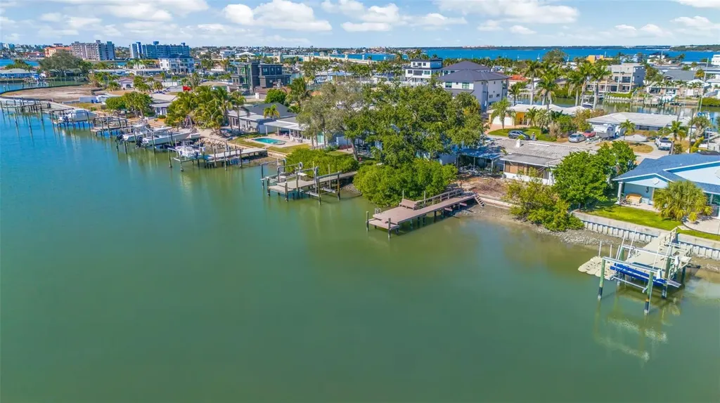 7932 2nd Avenue S St Petersburg FL 33707
