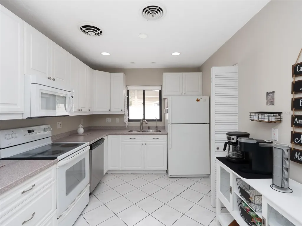 3137 Bay Street Sarasota FL 34237