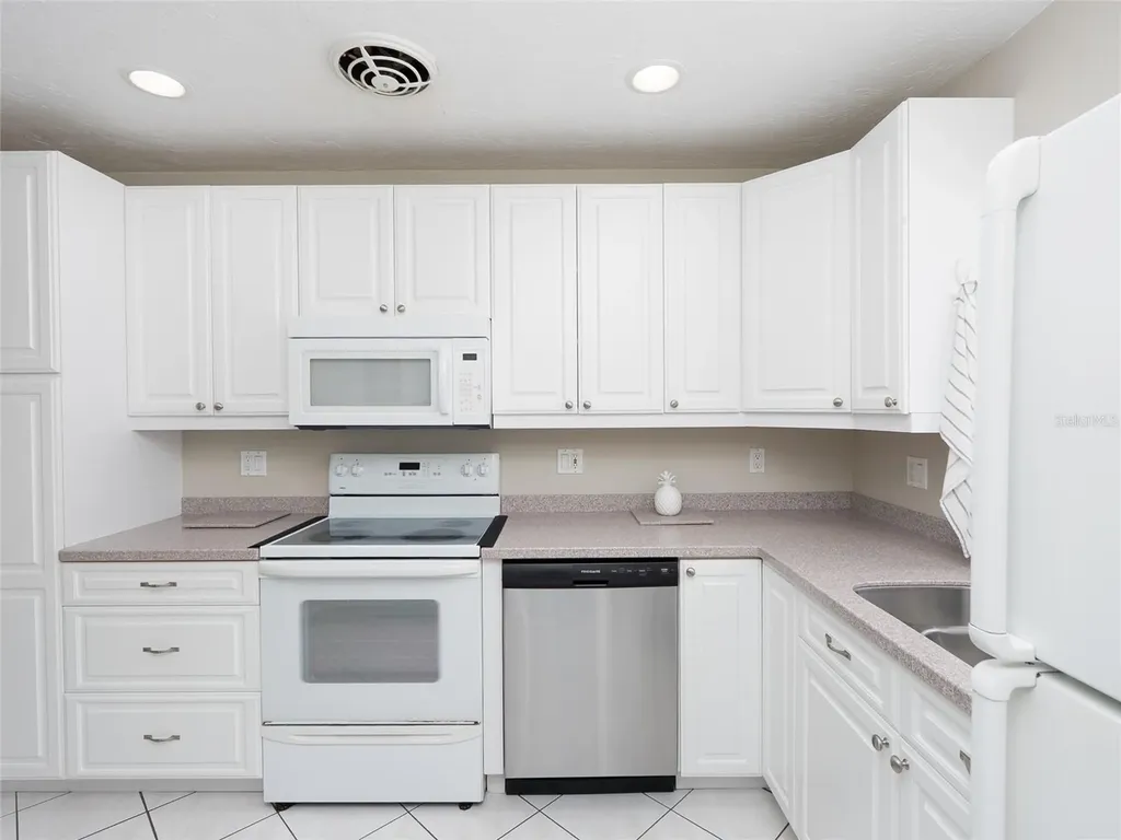 3137 Bay Street Sarasota FL 34237