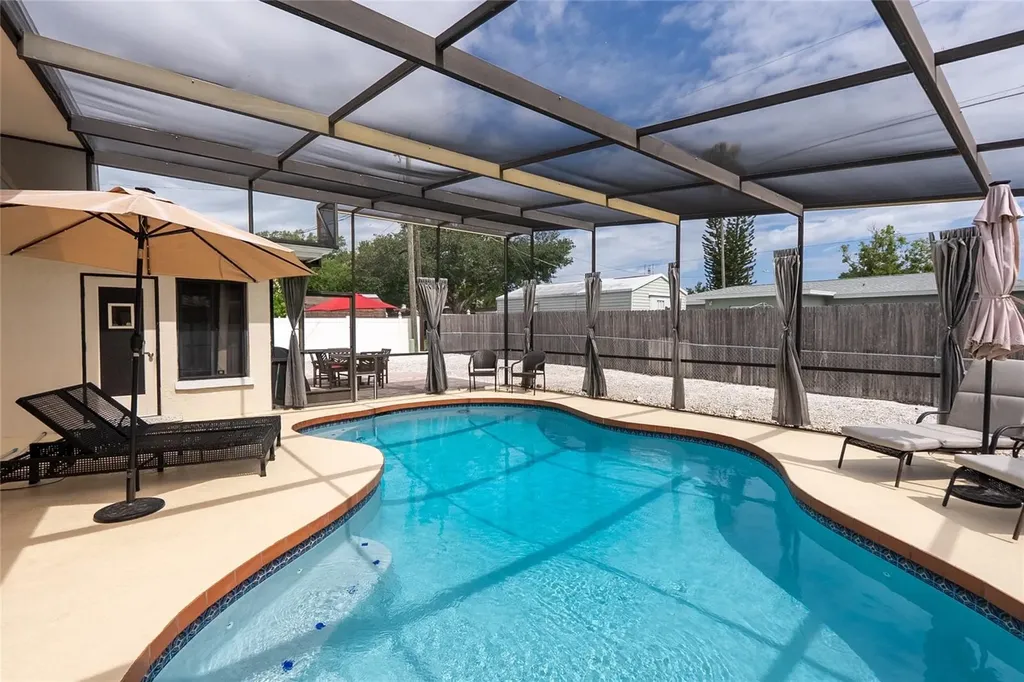 3137 Bay Street Sarasota FL 34237