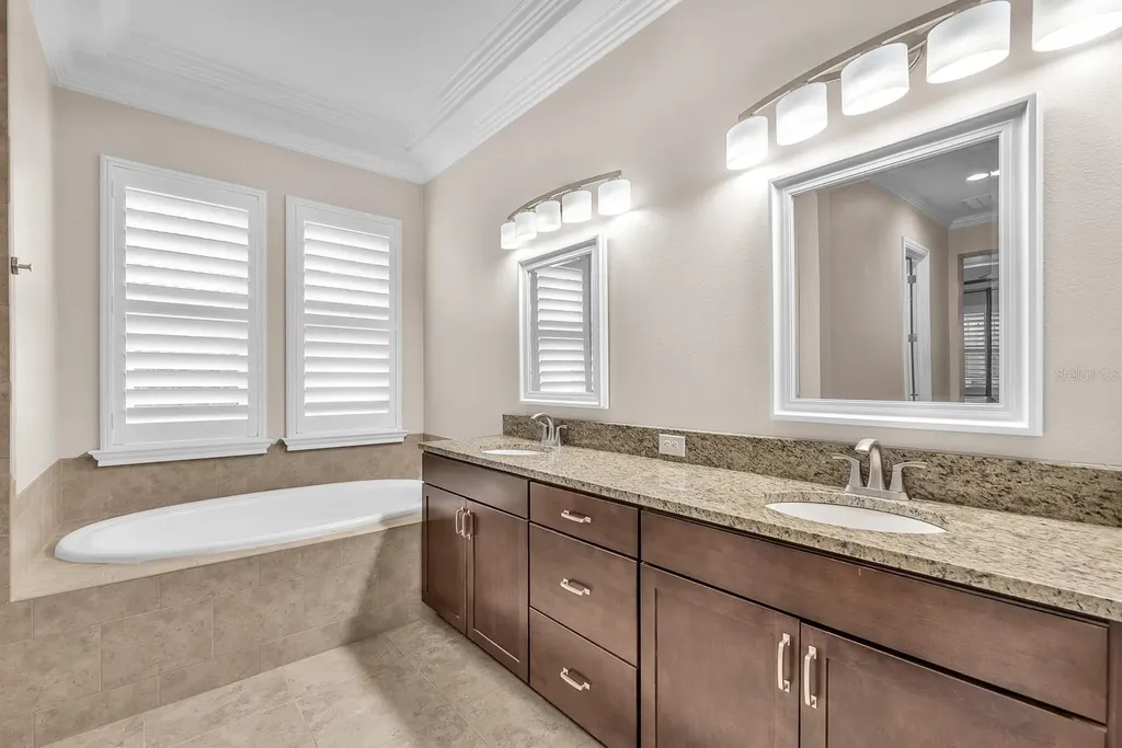 5208 Alafia Falls Drive Lithia FL 33547