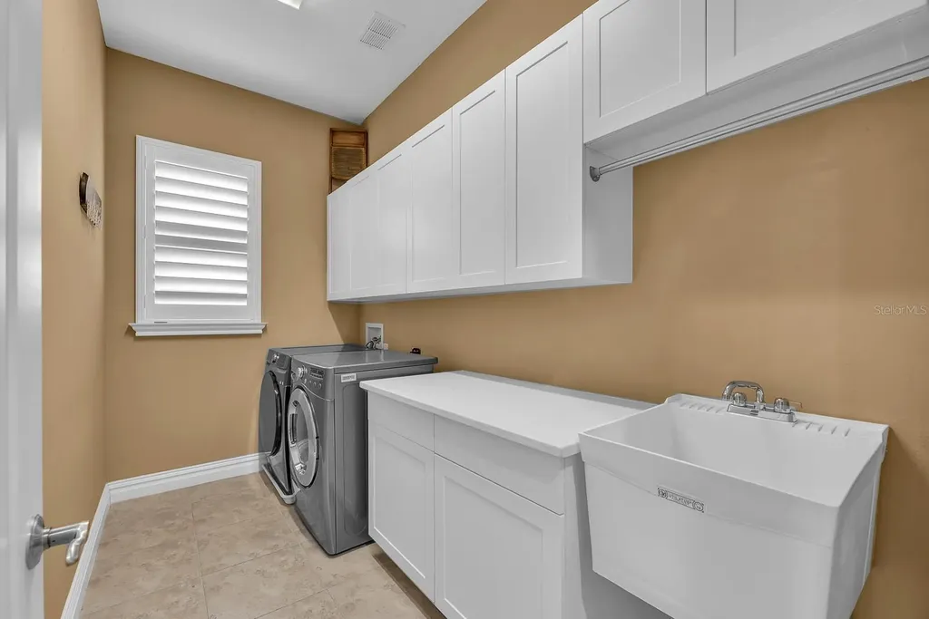 5208 Alafia Falls Drive Lithia FL 33547