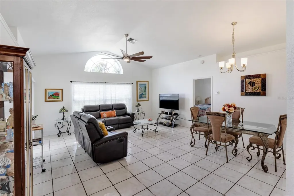 437 Via Del Sol Drive Davenport FL 33896