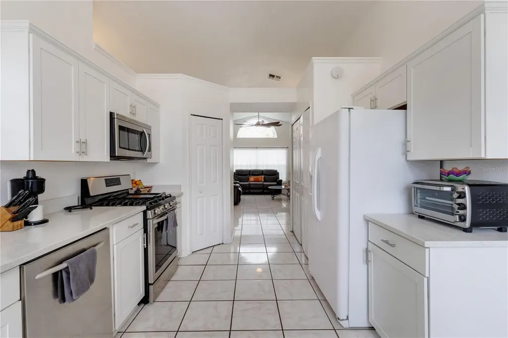 437 Via Del Sol Drive Davenport FL 33896