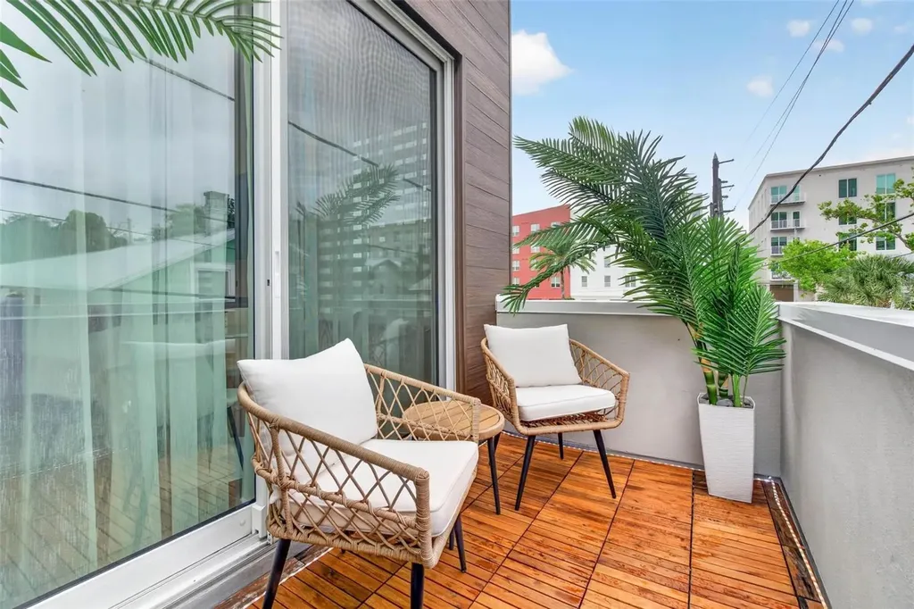 374 6th Street S St Petersburg FL 33701