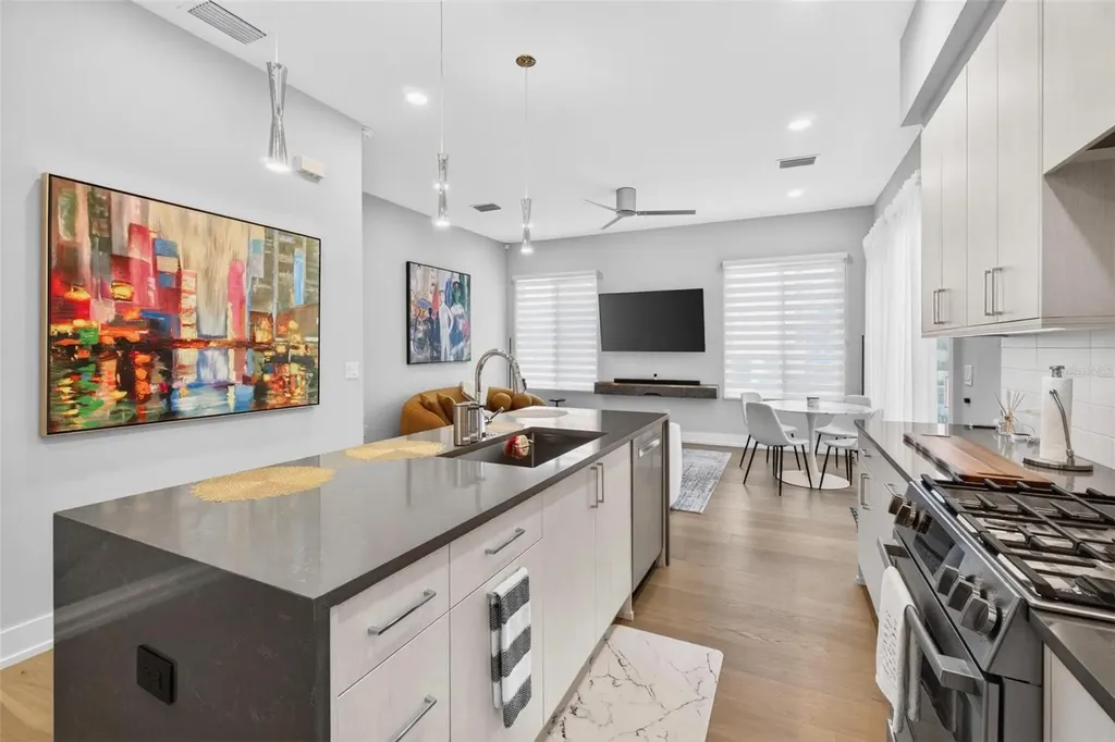 374 6th Street S St Petersburg FL 33701