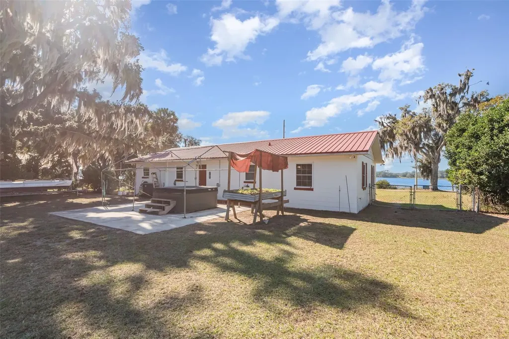 404 Grand Rondo E Crescent City FL 32112