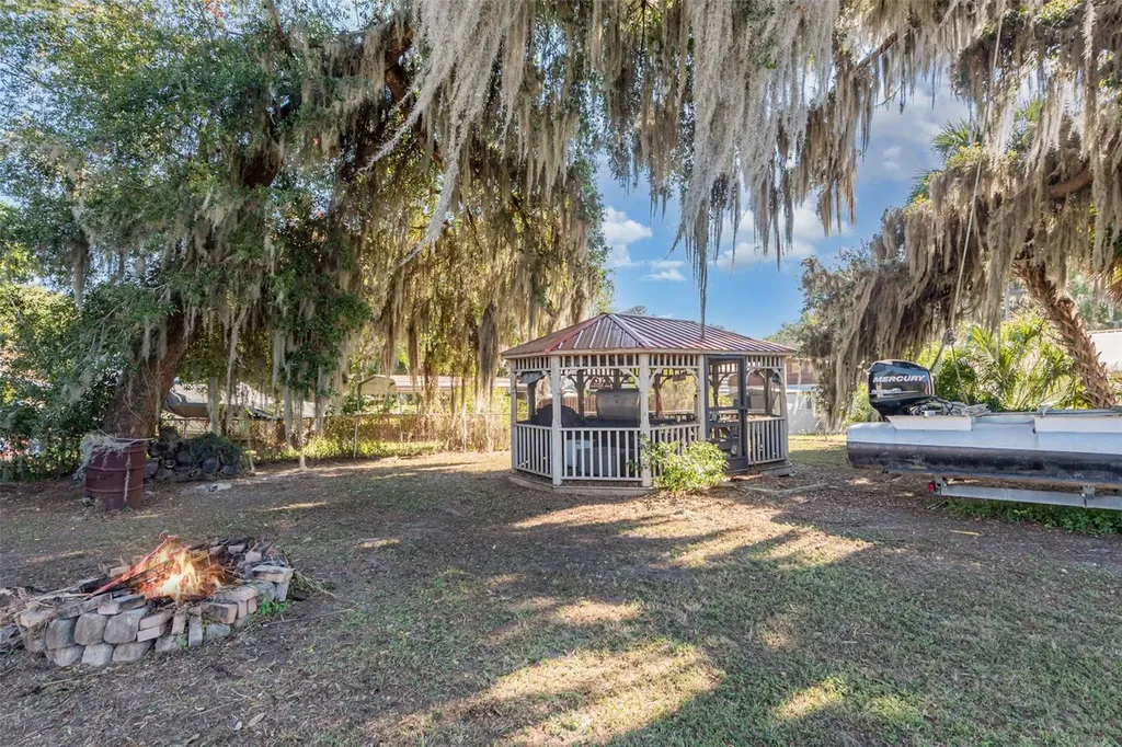 404 Grand Rondo E Crescent City FL 32112