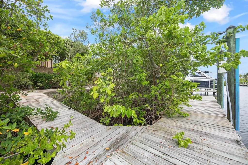 1005 Piano Lane Apollo Beach FL 33572