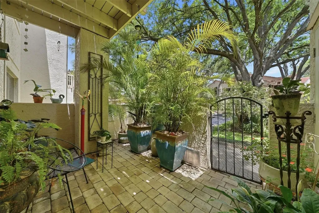 328 Los Prados Drive Safety Harbor FL 34695
