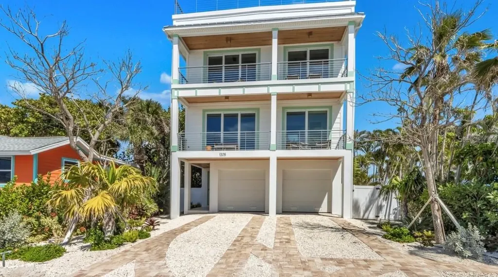 106 11th Street S Bradenton Beach FL 34217