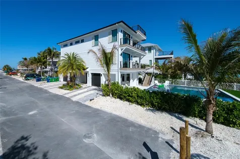 106 11th Street S Bradenton Beach FL 34217