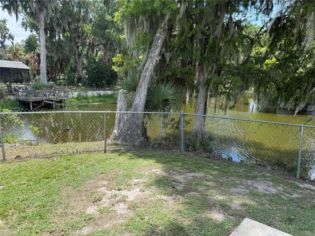 1141 County Road 457 Lake Panasoffkee FL 33538