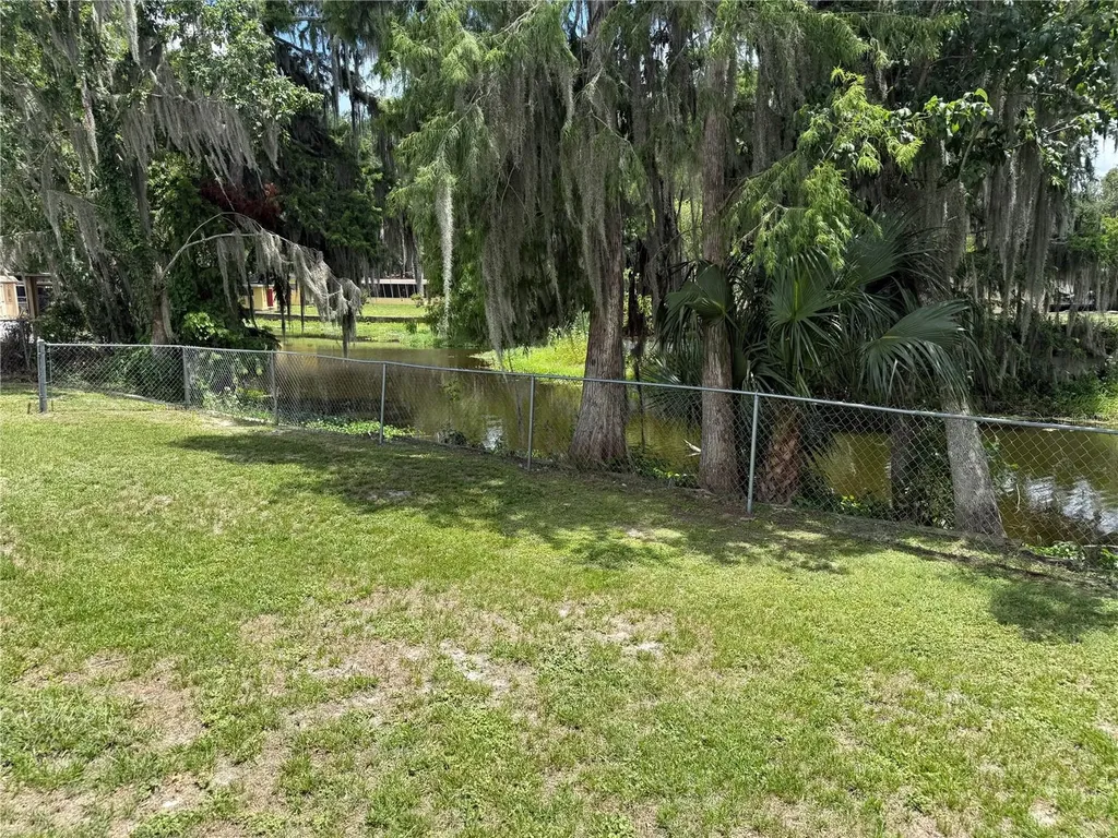 1141 County Road 457 Lake Panasoffkee FL 33538