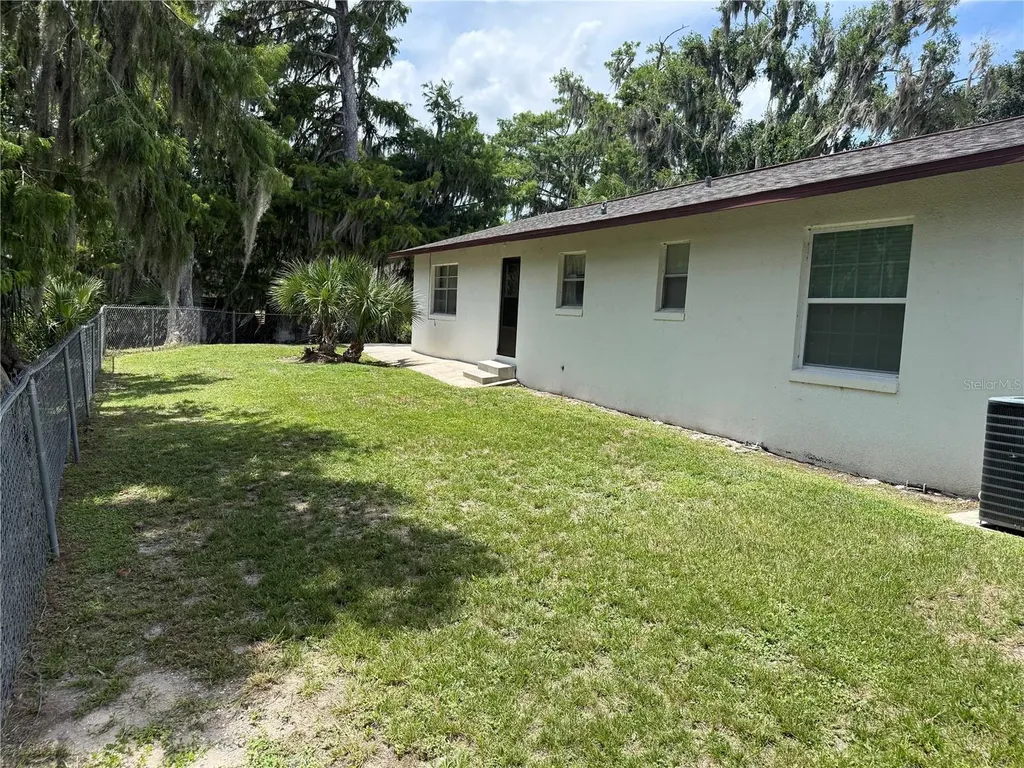 1141 County Road 457 Lake Panasoffkee FL 33538