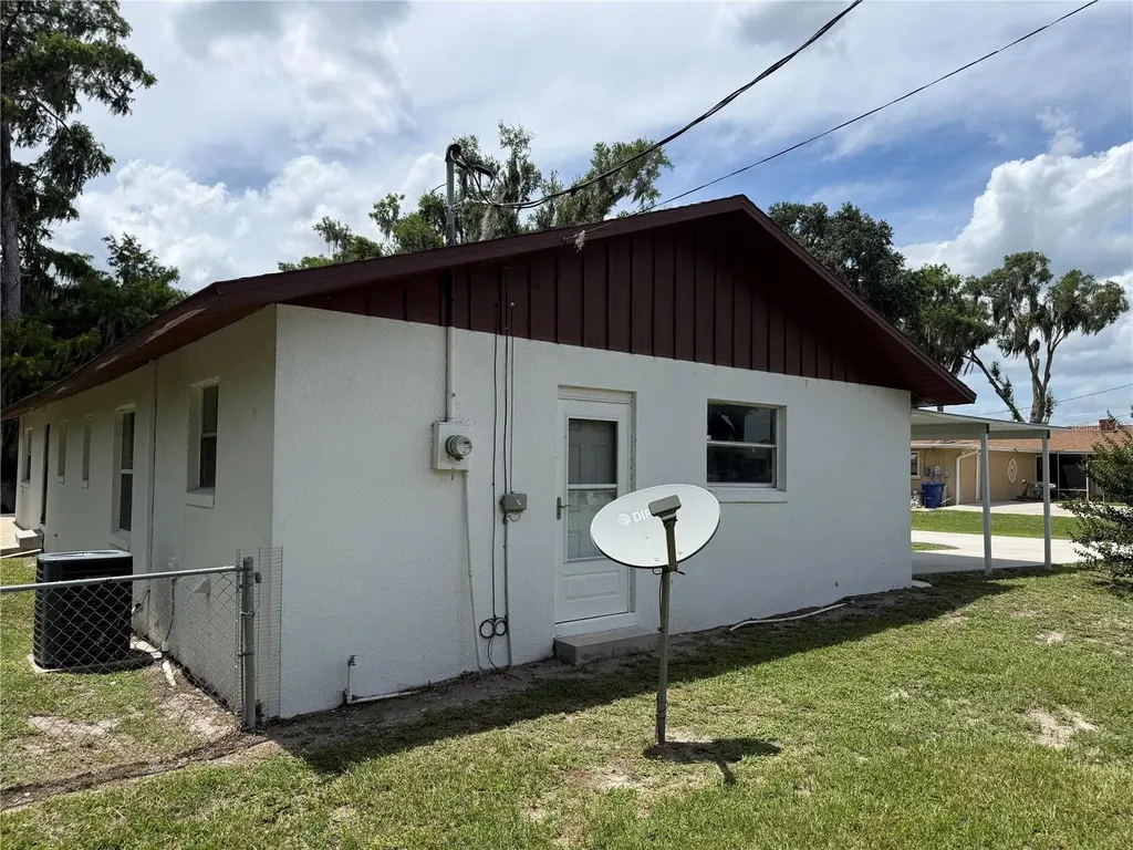 1141 County Road 457 Lake Panasoffkee FL 33538