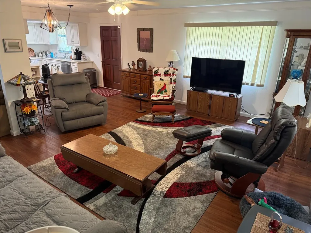 1141 County Road 457 Lake Panasoffkee FL 33538