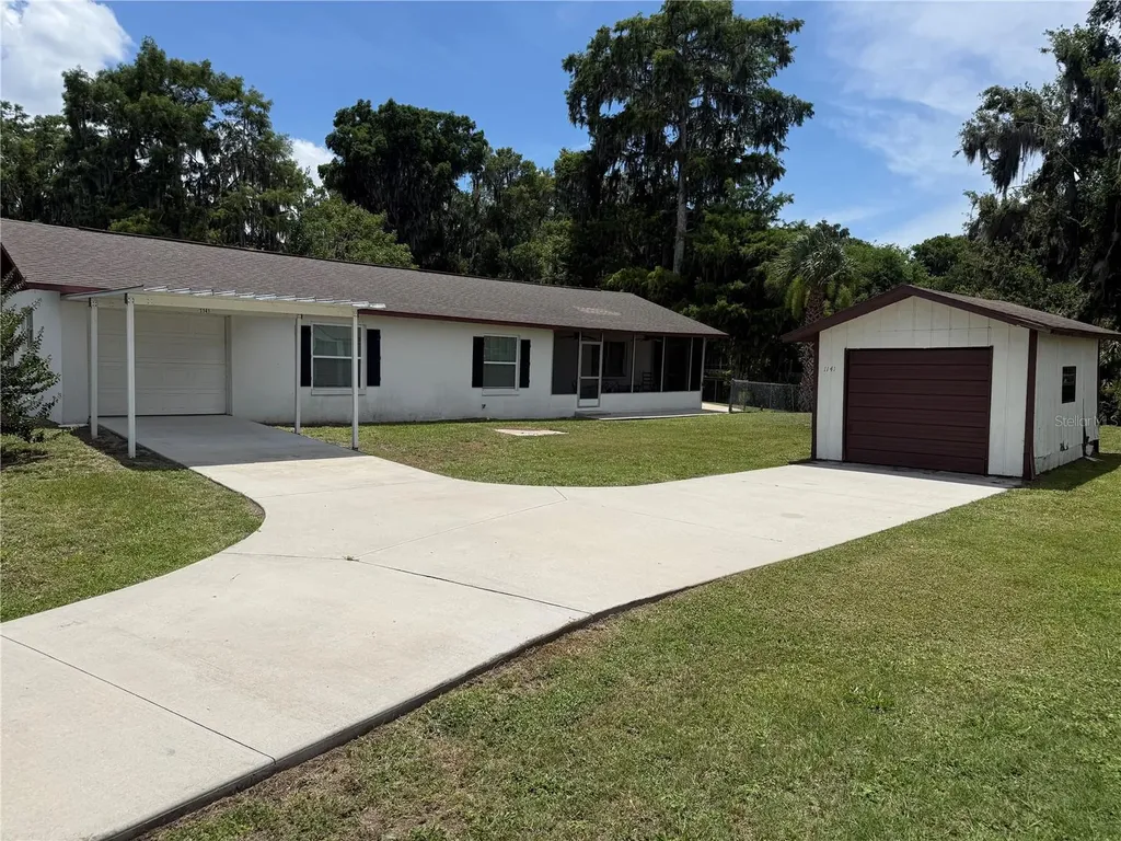 1141 County Road 457 Lake Panasoffkee FL 33538
