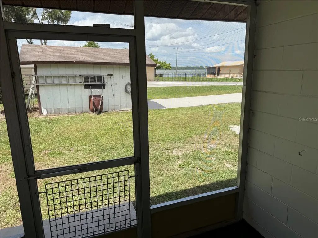 1141 County Road 457 Lake Panasoffkee FL 33538