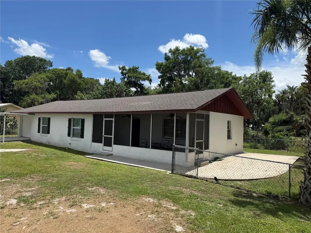 1141 County Road 457 Lake Panasoffkee FL 33538