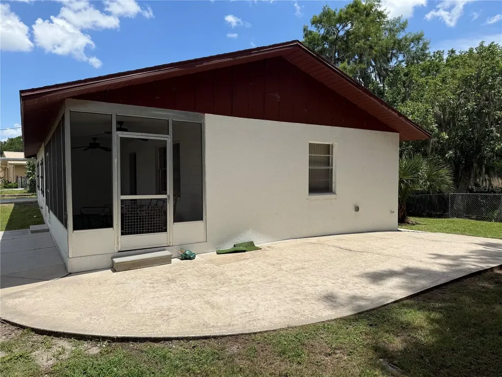 1141 County Road 457 Lake Panasoffkee FL 33538