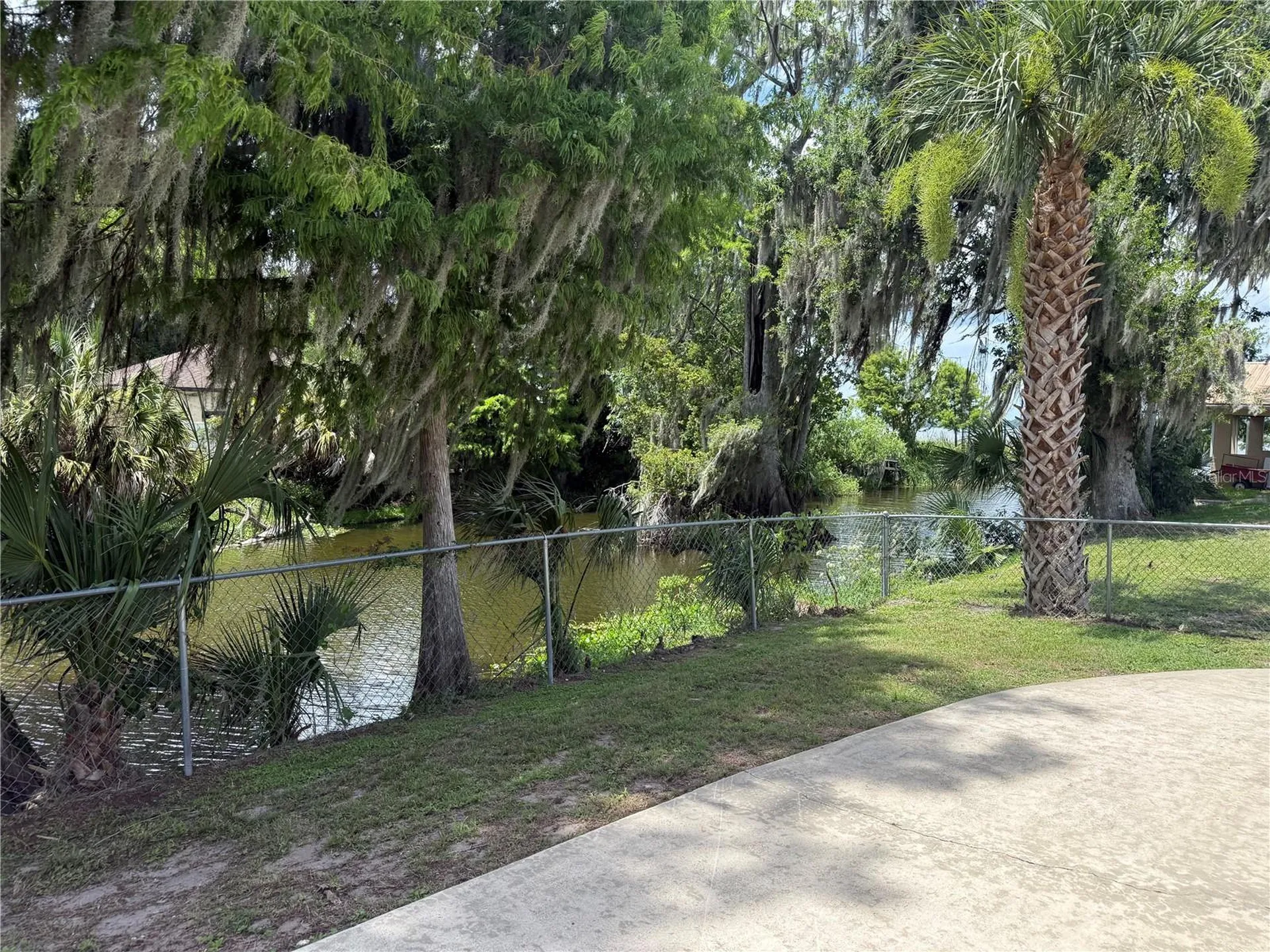 1141 County Road 457 Lake Panasoffkee FL 33538