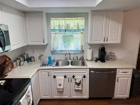 1141 County Road 457 Lake Panasoffkee FL 33538