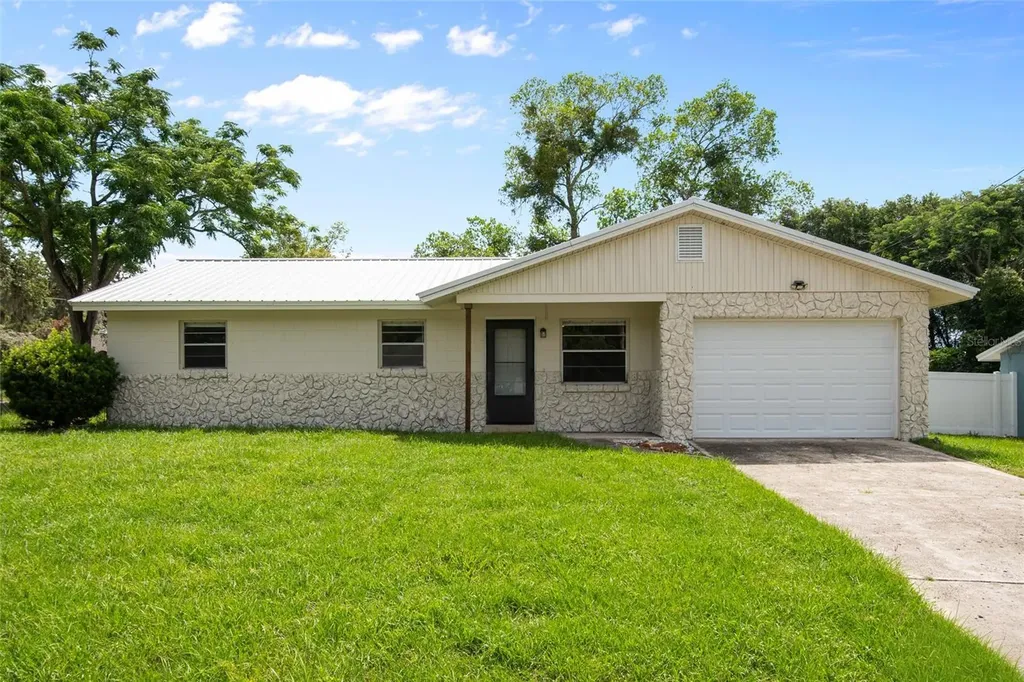 111 Amigos Road Debary FL 32713