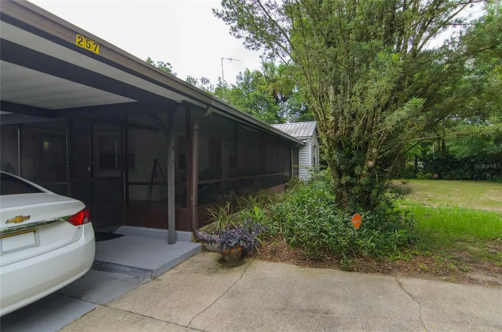 257 Desoto Avenue De Leon Springs FL 32130