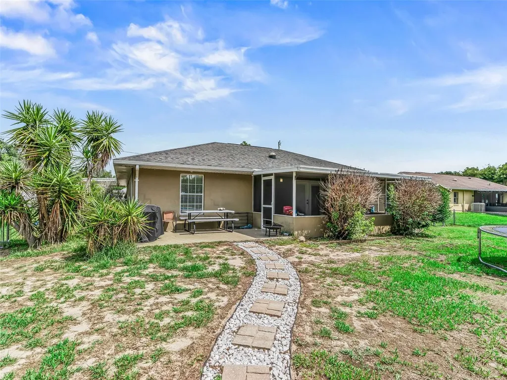 1195 Cr 441 Lake Panasoffkee FL 33538