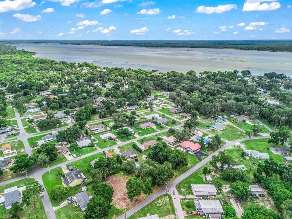 1195 Cr 441 Lake Panasoffkee FL 33538