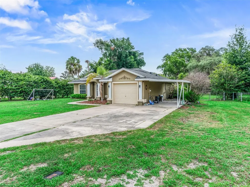 1195 Cr 441 Lake Panasoffkee FL 33538