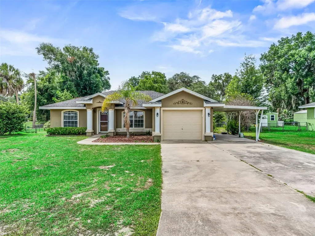 1195 Cr 441 Lake Panasoffkee FL 33538