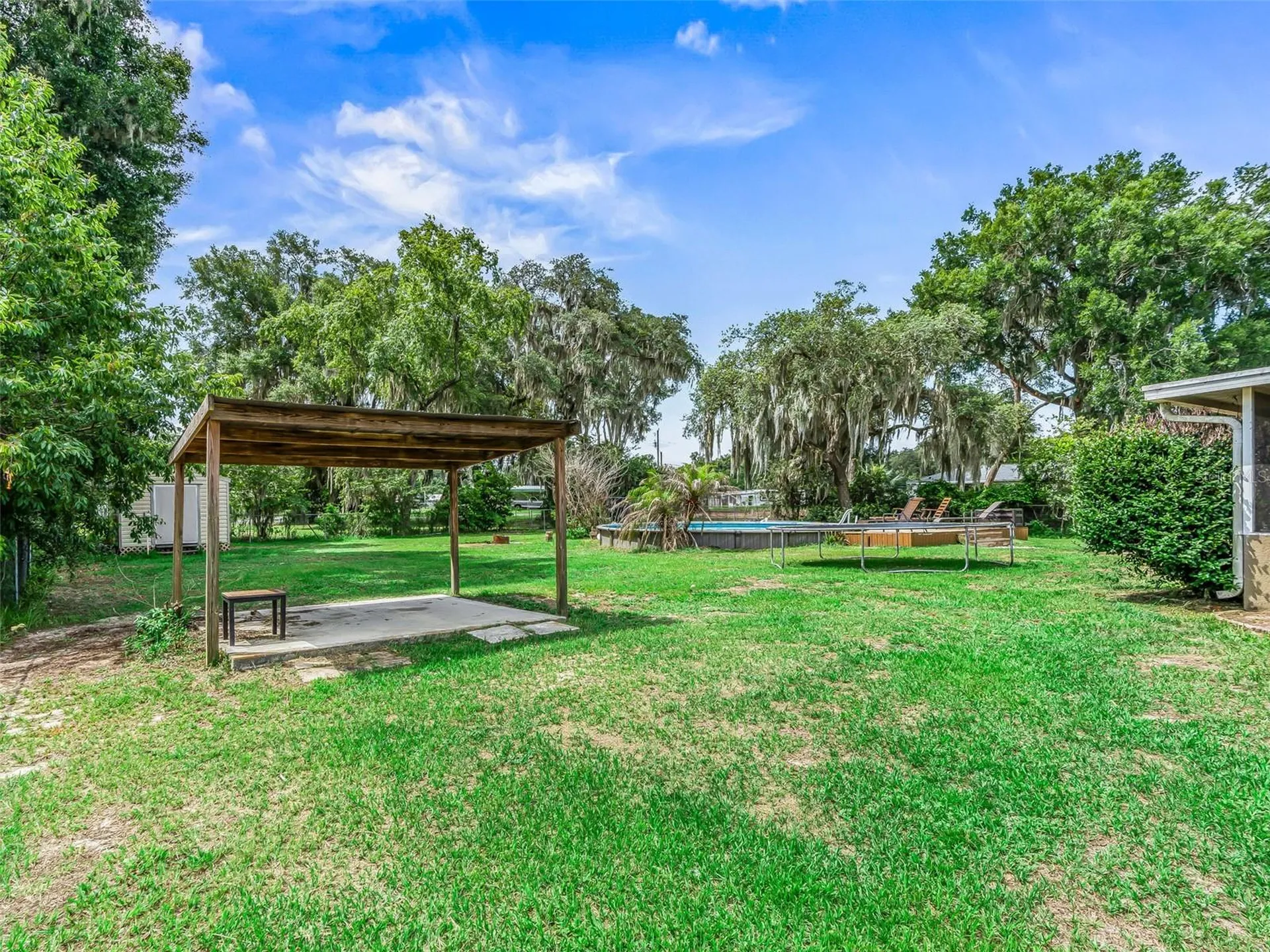 1195 Cr 441 Lake Panasoffkee FL 33538