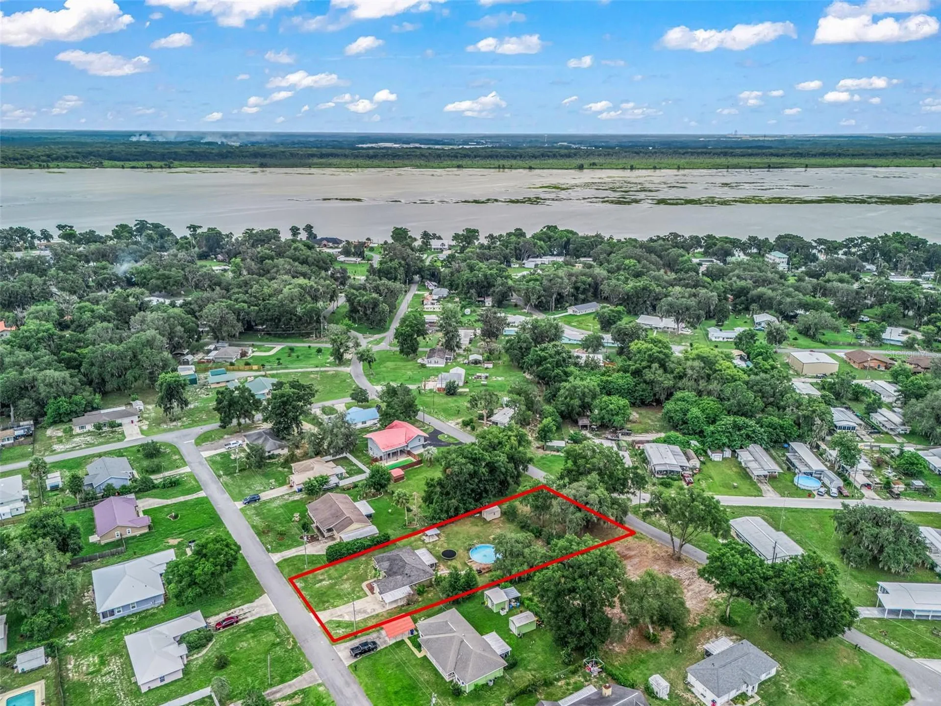 1195 Cr 441 Lake Panasoffkee FL 33538