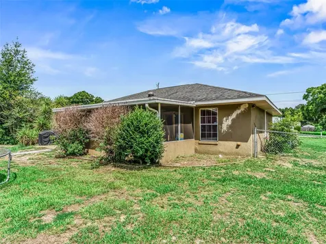 1195 Cr 441 Lake Panasoffkee FL 33538