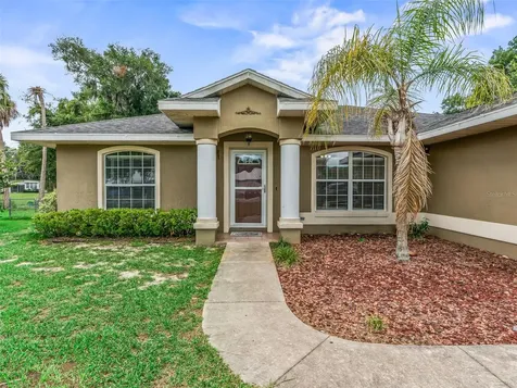 1195 Cr 441 Lake Panasoffkee FL 33538