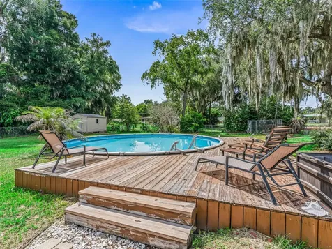 1195 Cr 441 Lake Panasoffkee FL 33538