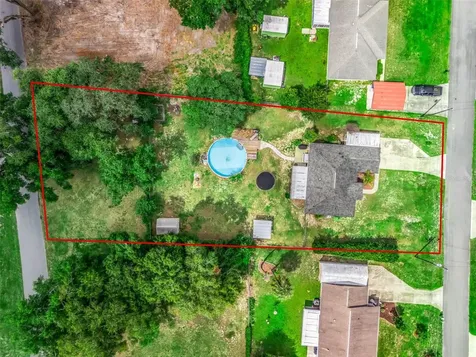1195 Cr 441 Lake Panasoffkee FL 33538