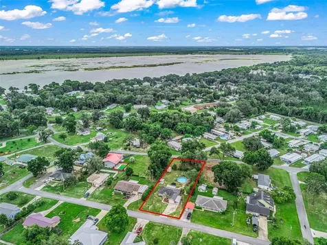 1195 Cr 441 Lake Panasoffkee FL 33538