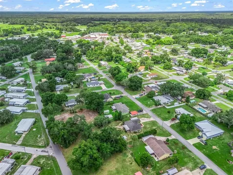 1195 Cr 441 Lake Panasoffkee FL 33538