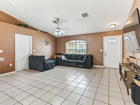 1195 Cr 441 Lake Panasoffkee FL 33538