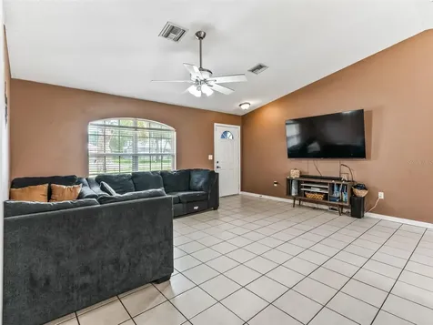 1195 Cr 441 Lake Panasoffkee FL 33538