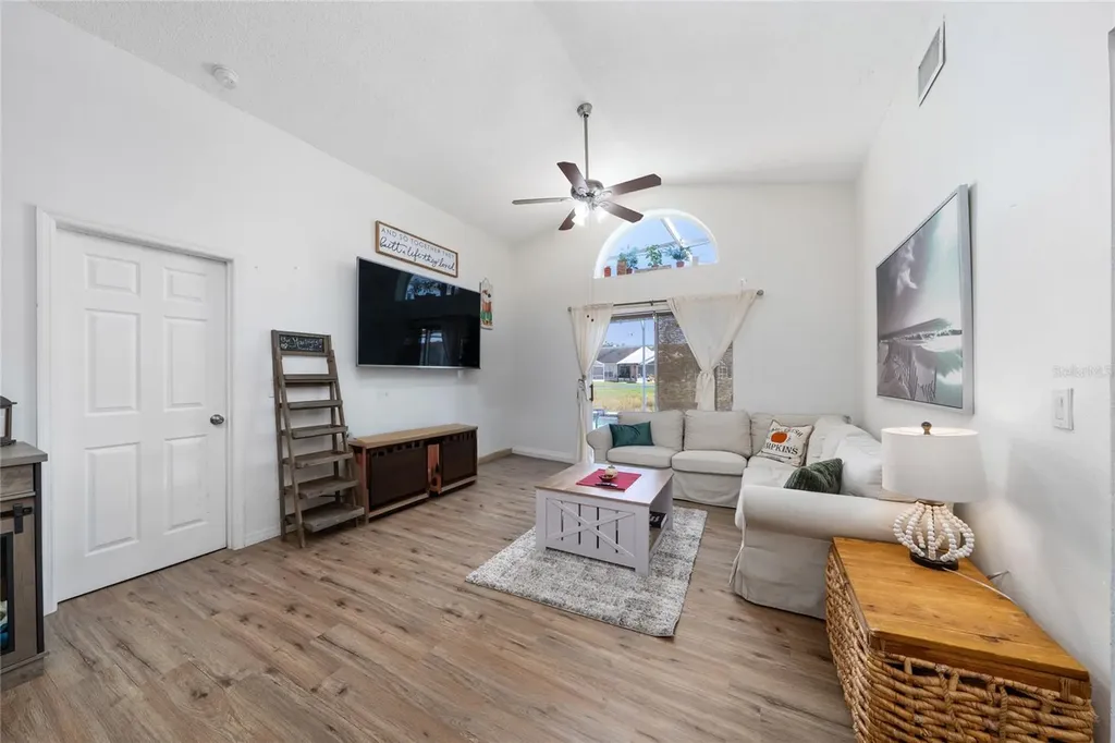 1611 Bridgeview Circle Orlando FL 32824