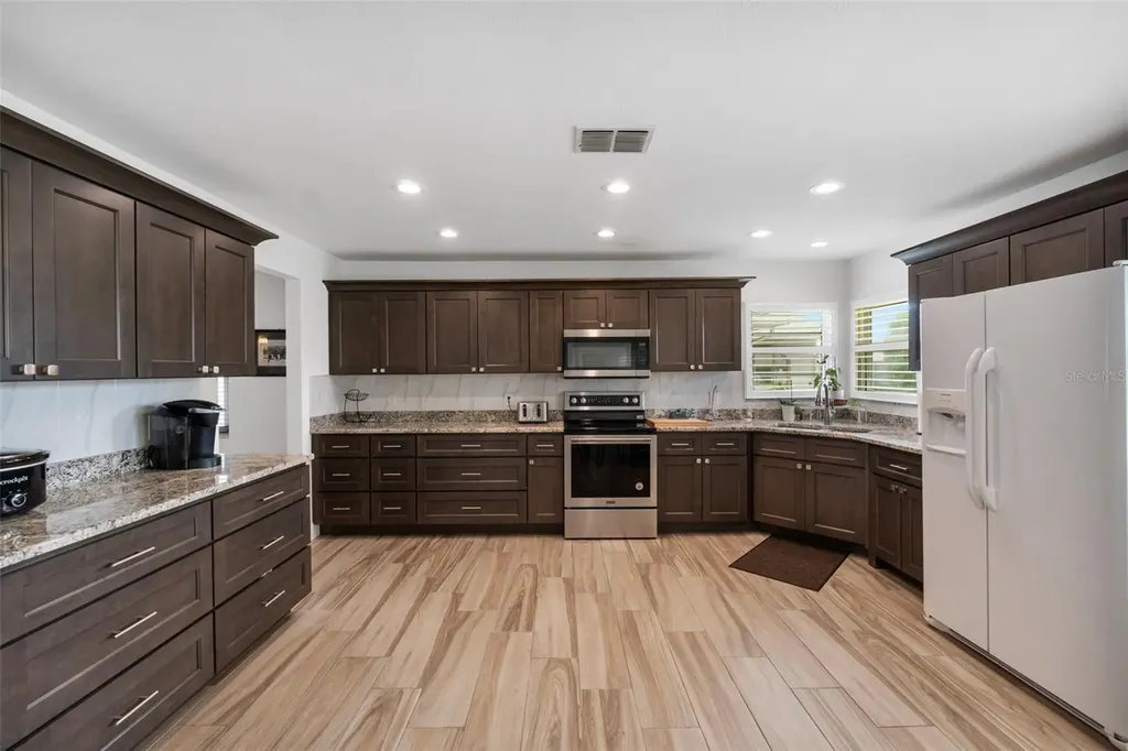 1957 Prairie Dunes Circle N Lakeland FL 33810