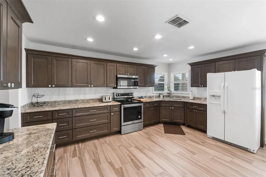 1957 Prairie Dunes Circle N Lakeland FL 33810