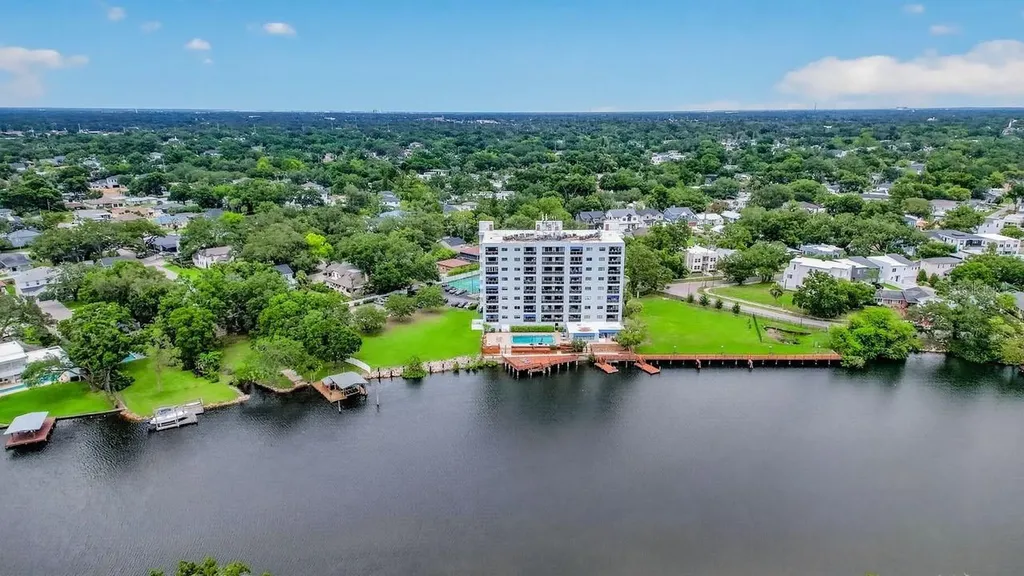 2780 N Riverside Drive Tampa FL 33602