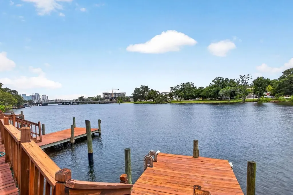2780 N Riverside Drive Tampa FL 33602