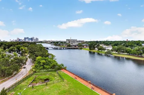 2780 N Riverside Drive Tampa FL 33602