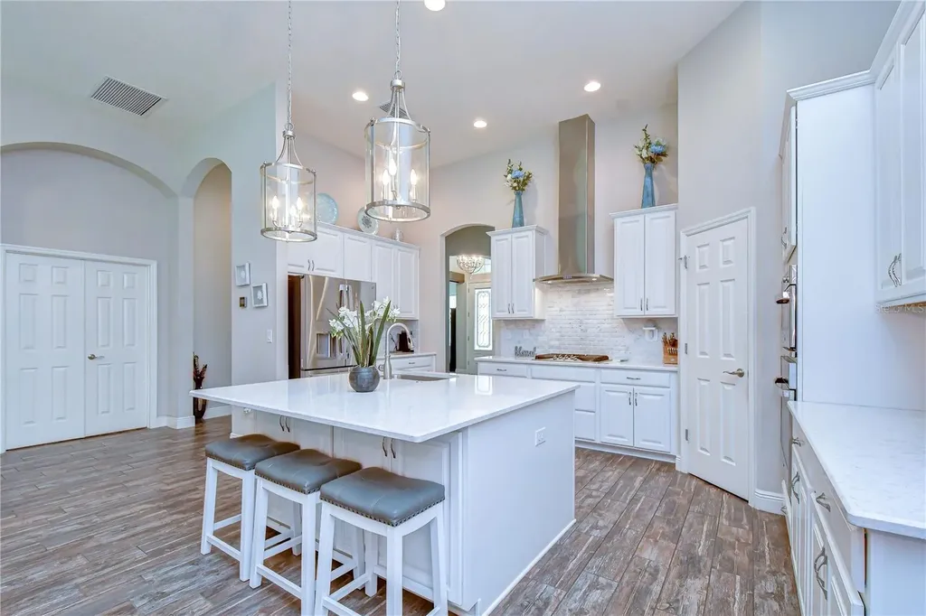 6335 Knob Tree Drive Lithia FL 33547